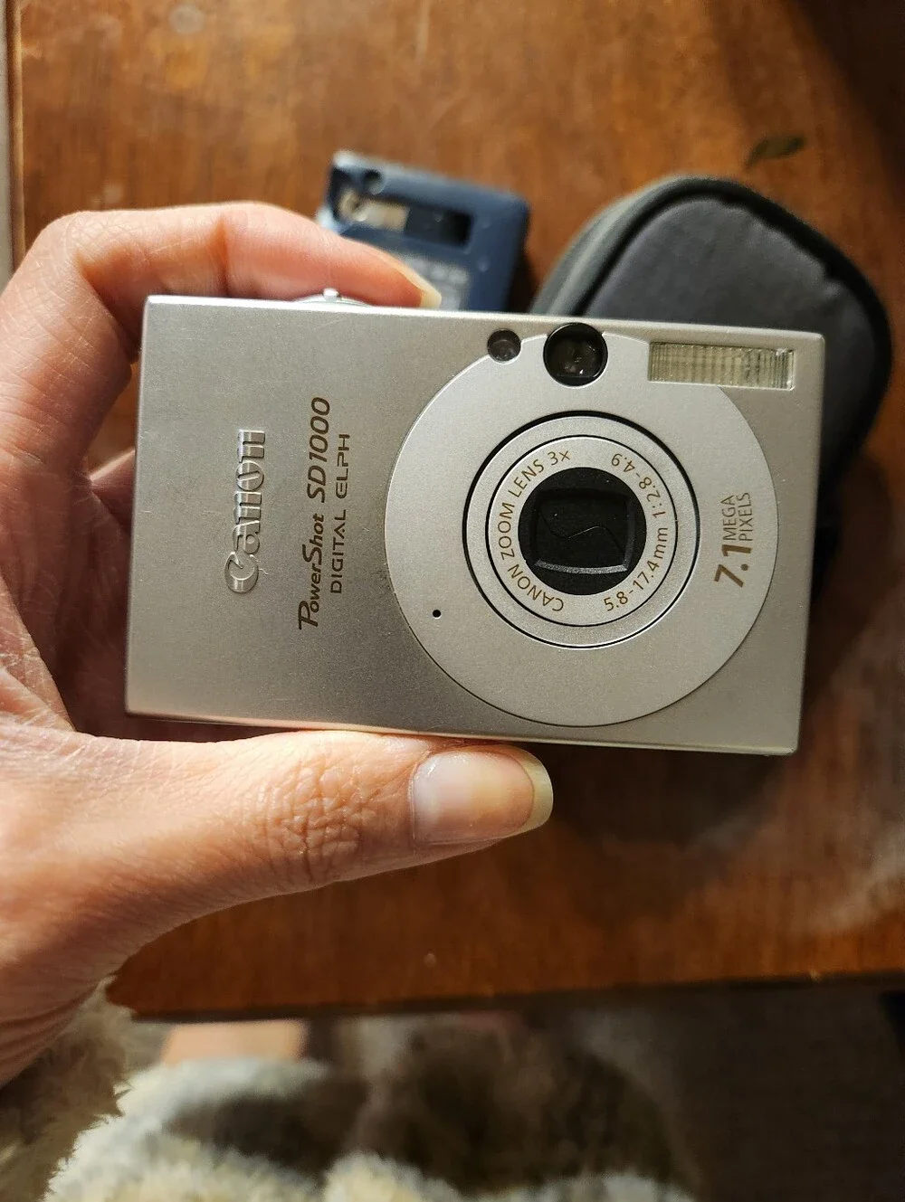 Canon Powershot SD1000 Digital Camera